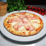 32 cm Pizza Formaggio alla Birra - rajčata, mozzarella slanina, pivní sýr, cibule